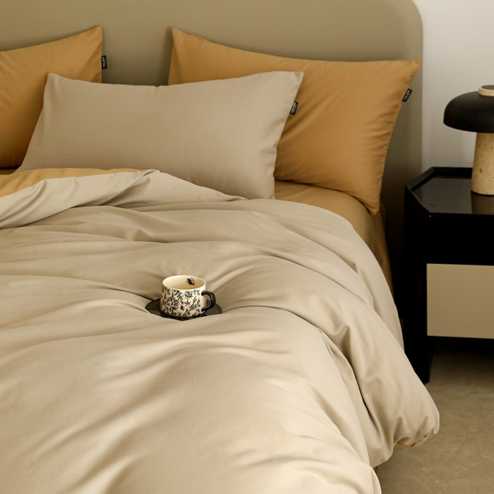 91家纺网 家纺一手货源 找家纺 2025年纯色双拼60支纯棉被套 岩石灰+卡其