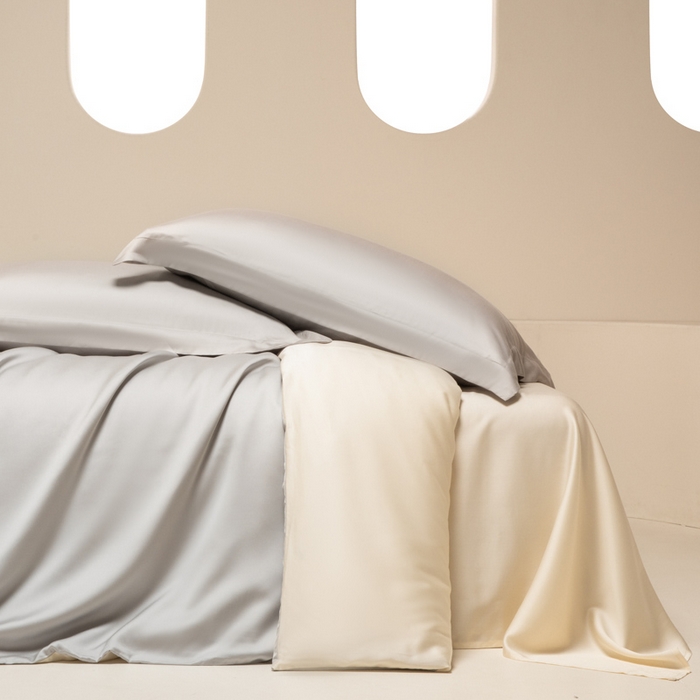 91家纺网 家纺一手货源 找家纺 涵宸家纺 2025新款天丝-天丝棉-纯色四件套-场景2 时尚灰+象牙白