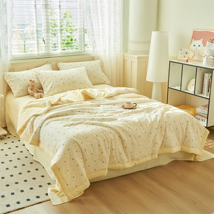 91家纺网 家纺一手货源 找家纺 金鹰 2025新款A类纯棉双层纱大豆夏被四件套全棉夏凉被空调被 玫瑰花语