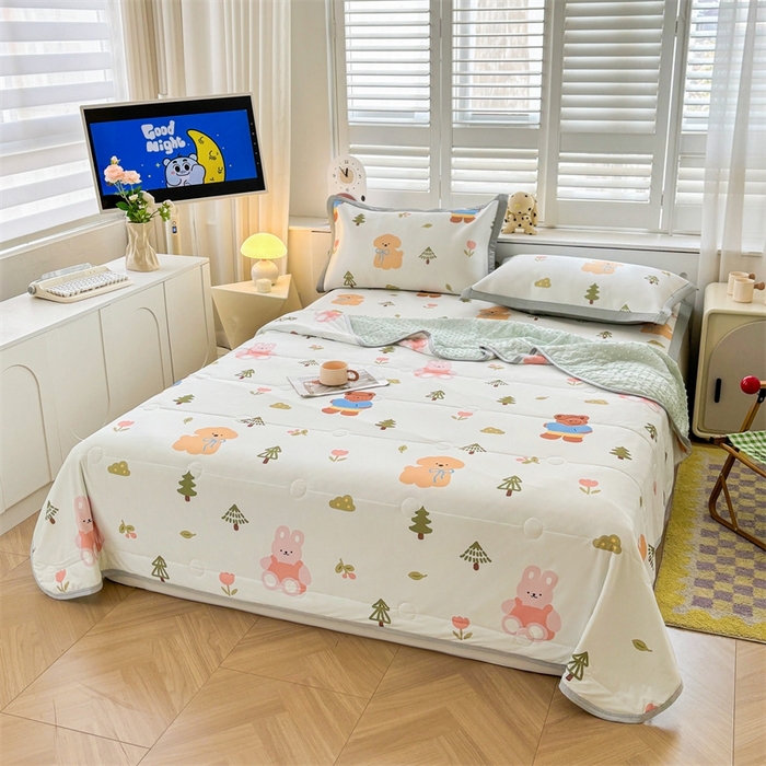 91家纺网 家纺一手货源 找家纺 雯豆2025夏季新品冰丝碳光凉席+凉感丝印花夏被四件套卡通小清新绑带席子四件套 冰丝夏被四件套-动物乐园