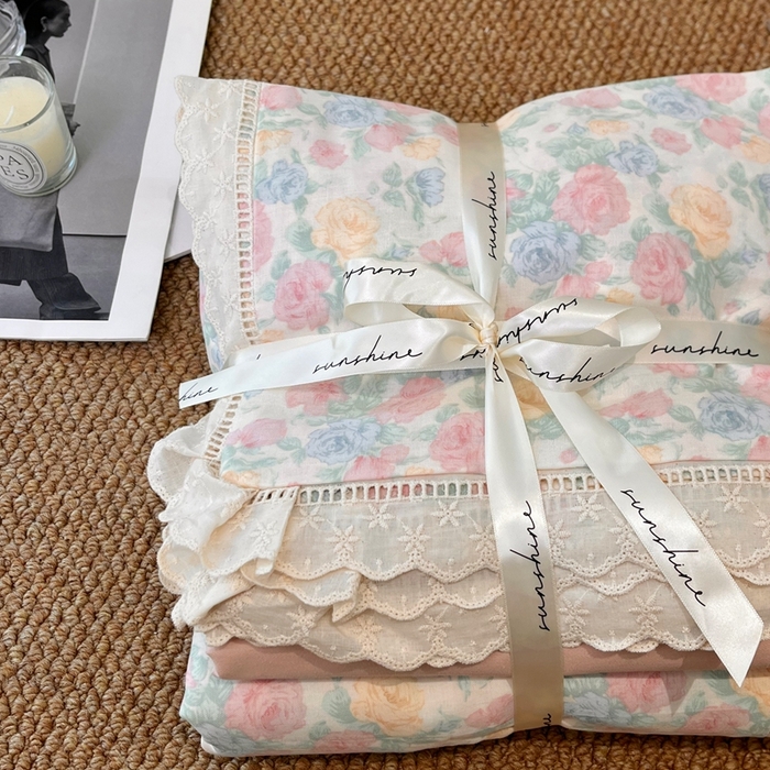 91家纺网 家纺一手货源 找家纺 荣轩家居 2025新款全棉双层纱镂空花边工艺款四件套桃野漫漫