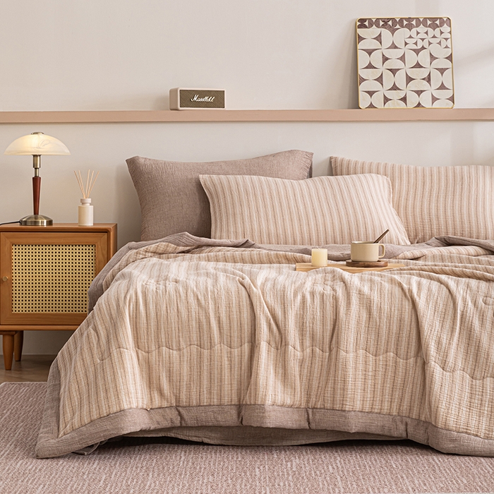 91家纺网 家纺一手货源 找家纺 吾诺 2025 全棉色织泡泡棉双层纱夏被大豆夏被全棉夏被四件套被子被芯 浅咖条