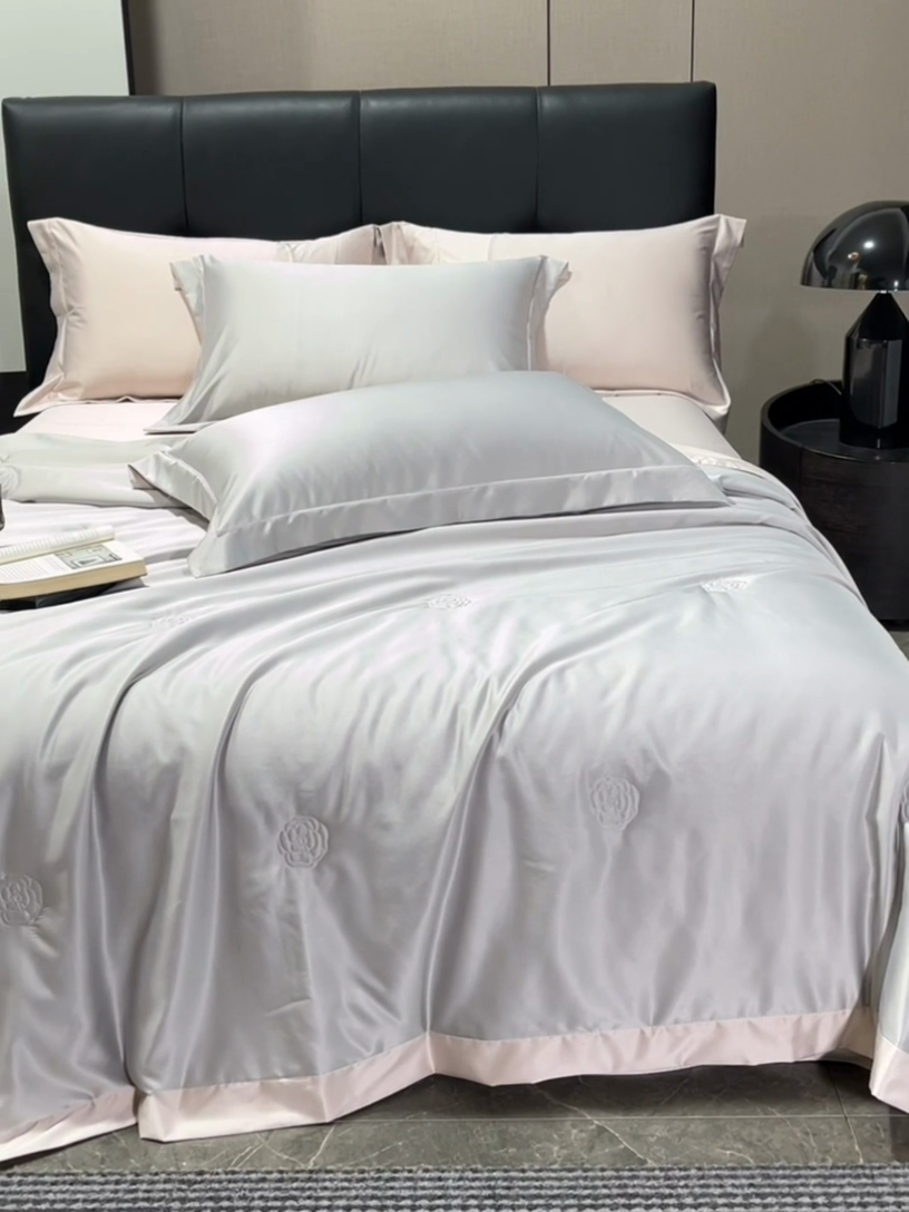 91家纺网 家纺一手货源 找家纺 （总）丽卡家纺 2025新款凉爽鸭天丝夏被四件套