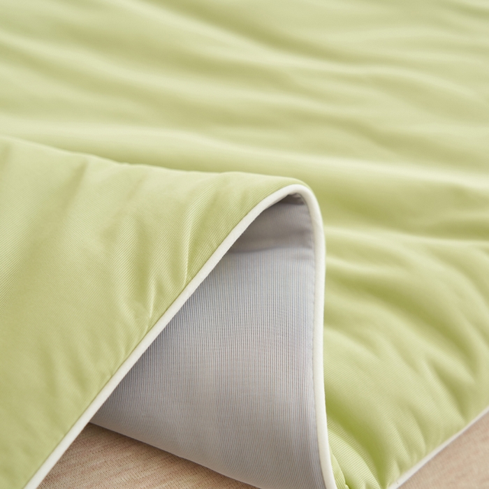 91家纺网 家纺一手货源 找家纺 畅销被业2025新款凉感丝抗菌羽丝棉夏被 果绿-浅灰