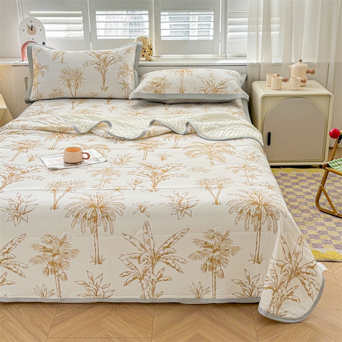 91家纺网 家纺一手货源 找家纺 雯豆2025夏季新品冰丝碳光凉席+凉感丝印花夏被四件套卡通小清新绑带席子四件套 冰丝夏被四件套-千枝叶