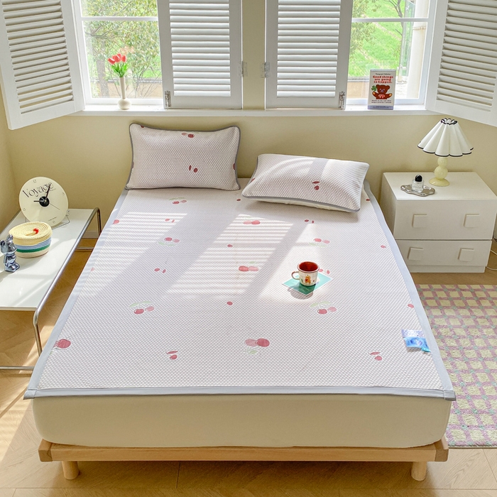 91家纺网 家纺一手货源 找家纺 缦卡琳家纺 2025新款按摩豆豆凉席三件套 樱桃