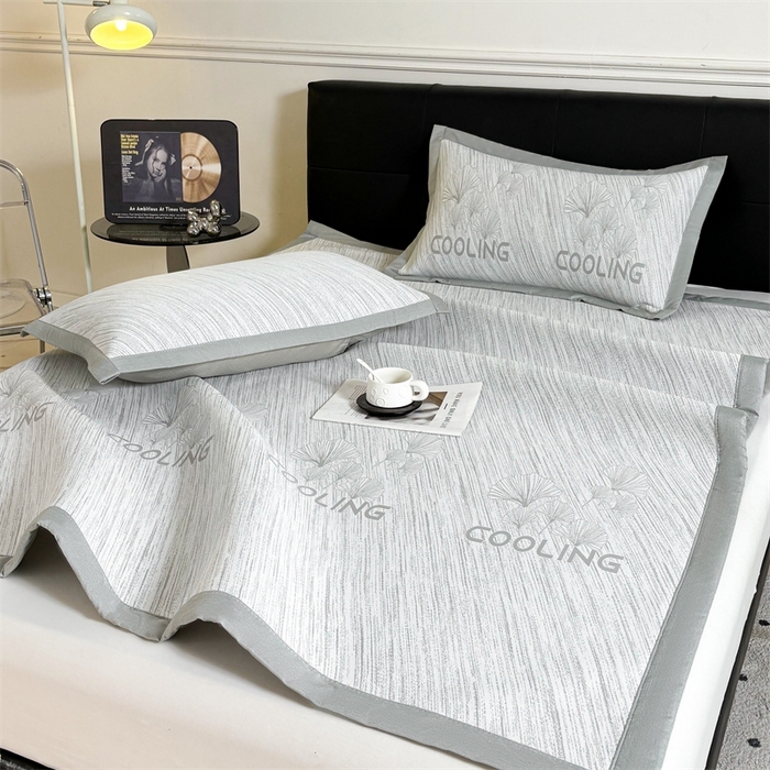 91家纺网 家纺一手货源 找家纺 （总）雯豆2025中分子PE凉感冰丝凉席三件套平铺绑带款席子