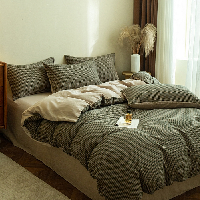 91家纺网 家纺一手货源 找家纺 2025新款A类全棉三层纱四件套 咖小格