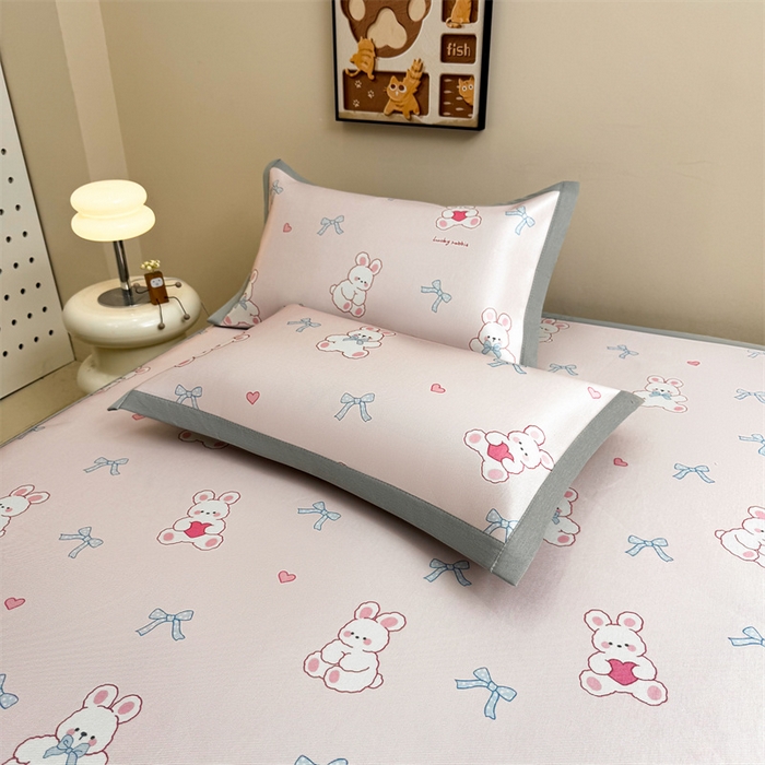 91家纺网 家纺一手货源 找家纺 雯豆2025夏季新品冰藤印花凉席三件套平铺绑带款冰丝凉席三件套 冰藤席-绑带款-爱心兔