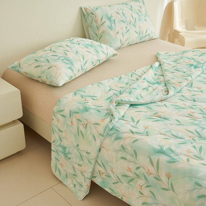 91家纺网 家纺一手货源 找家纺 畅销被业 2025新款凉感丝卡通系列印花夏被 绿风铃