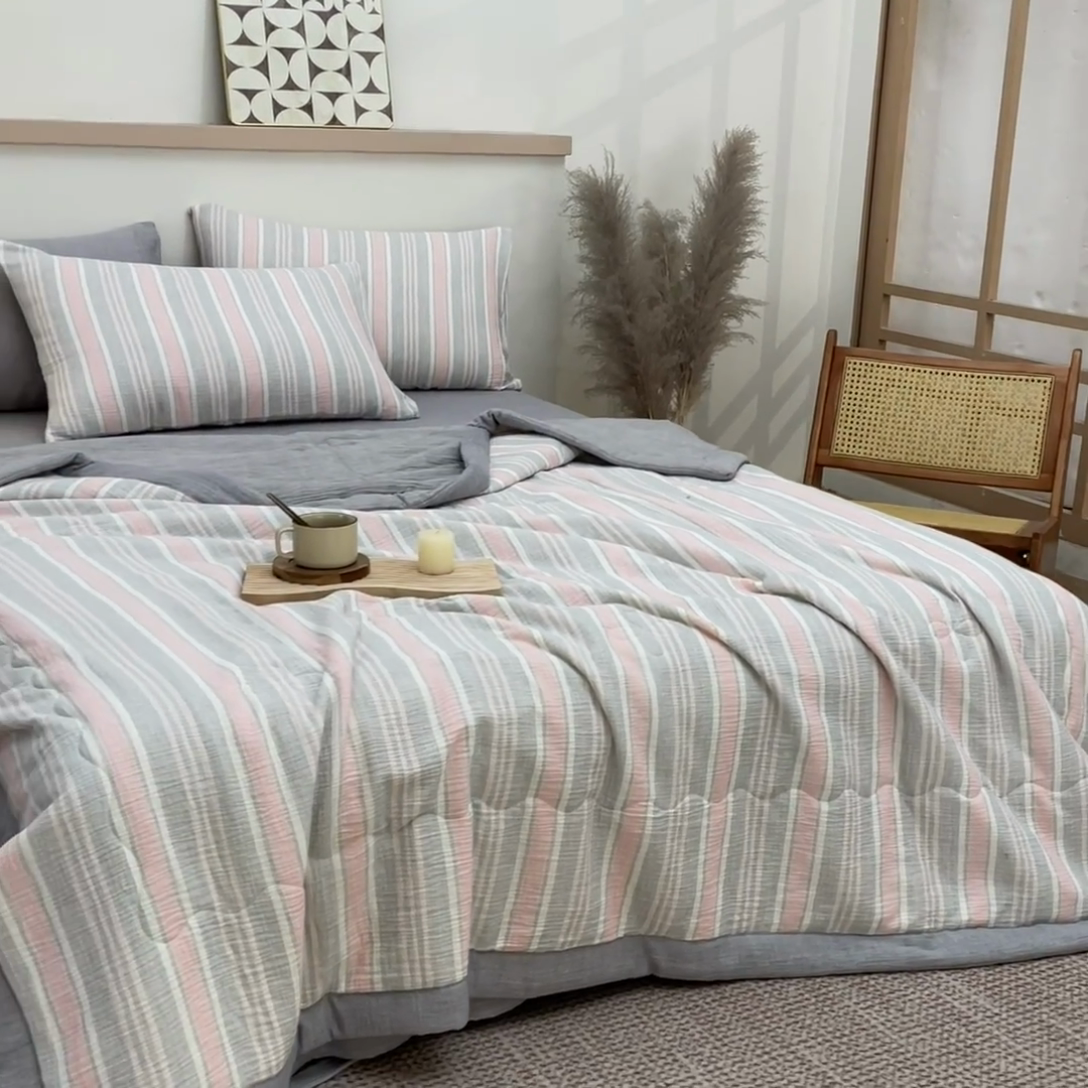 91家纺网 家纺一手货源 找家纺 吾诺 2025 全棉色织泡泡棉双层纱夏被大豆夏被全棉夏被四件套被子被芯 灰粉条