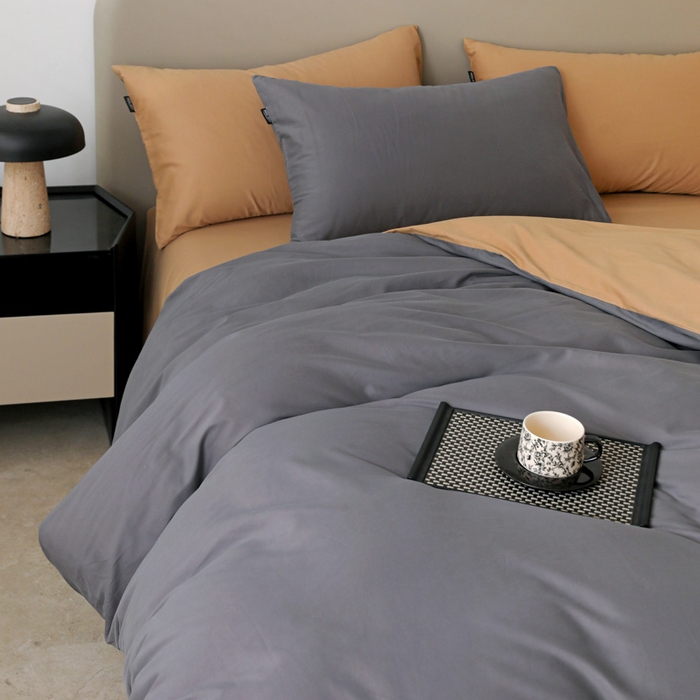 91家纺网 家纺一手货源 找家纺 2025年纯色双拼60支纯棉被套 深灰+卡其