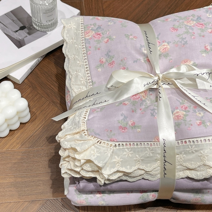 91家纺网 家纺一手货源 找家纺 荣轩家居 2025新款全棉双层纱镂空花边工艺款四件套紫雾梨