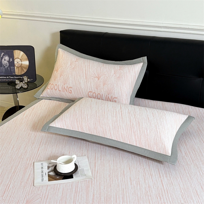 91家纺网 家纺一手货源 找家纺 雯豆2025中分子PE凉感冰丝凉席三件套平铺绑带款席子 银杏叶PE席-粉