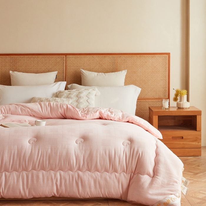 91家纺网 家纺一手货源 找家纺 易睡 2025新款提花大豆被 粉色