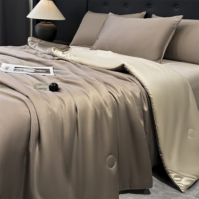 91家纺网 家纺一手货源 找家纺 金鹰 2025新款A类莱赛尔50天丝拼色空调被大豆夏被四件套 咖色