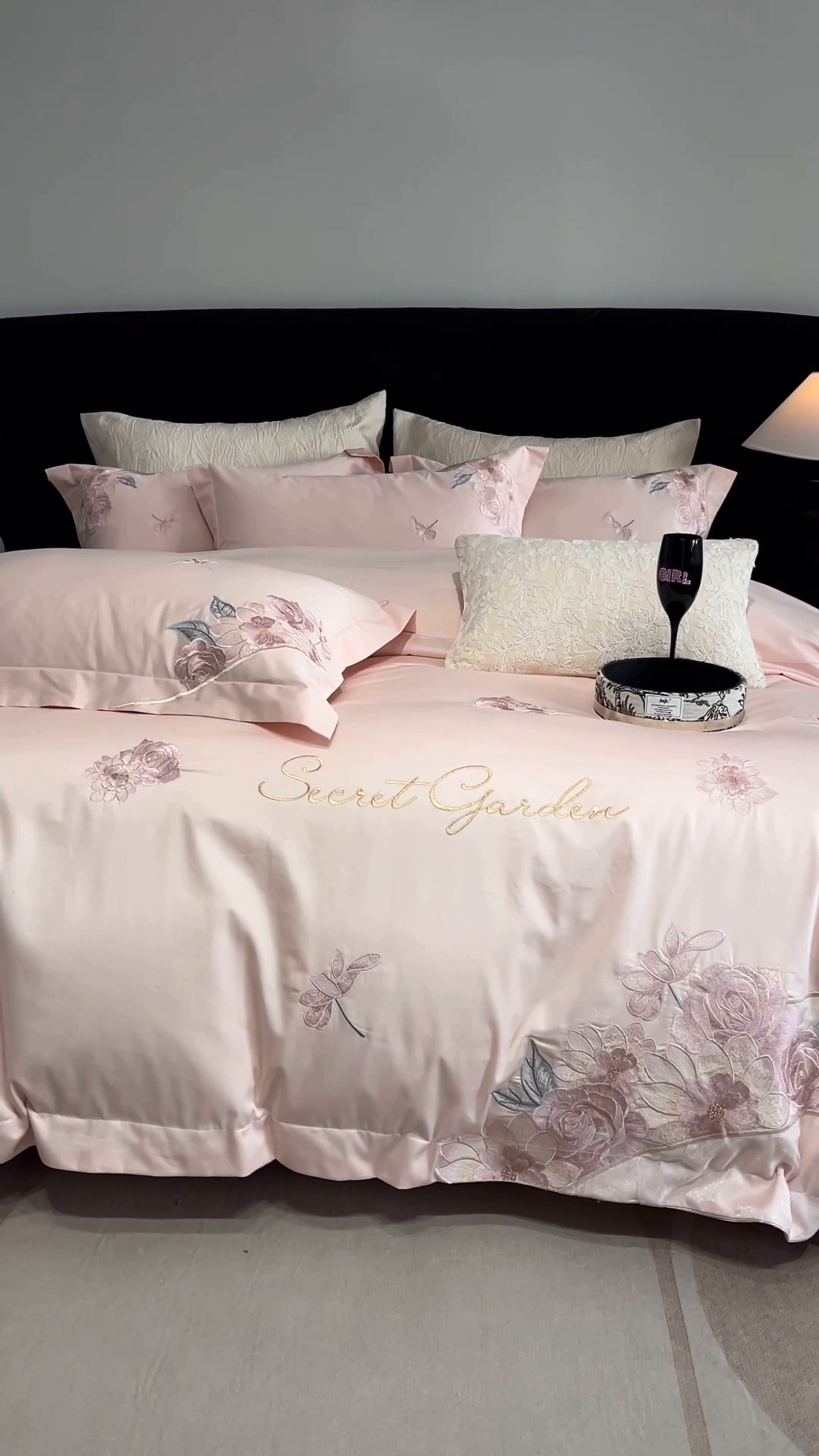 91家纺网 家纺一手货源 找家纺 2025新款全棉50s绣花刺绣款四件套 朵卿-粉