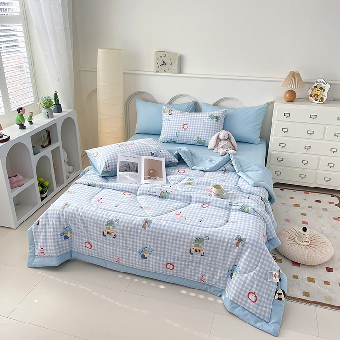 91家纺网 家纺一手货源 找家纺 宜家坊 2025新款全棉夏被碎花卡通小清新简约纯棉夏凉被夏被四件套三件套 小恐龙