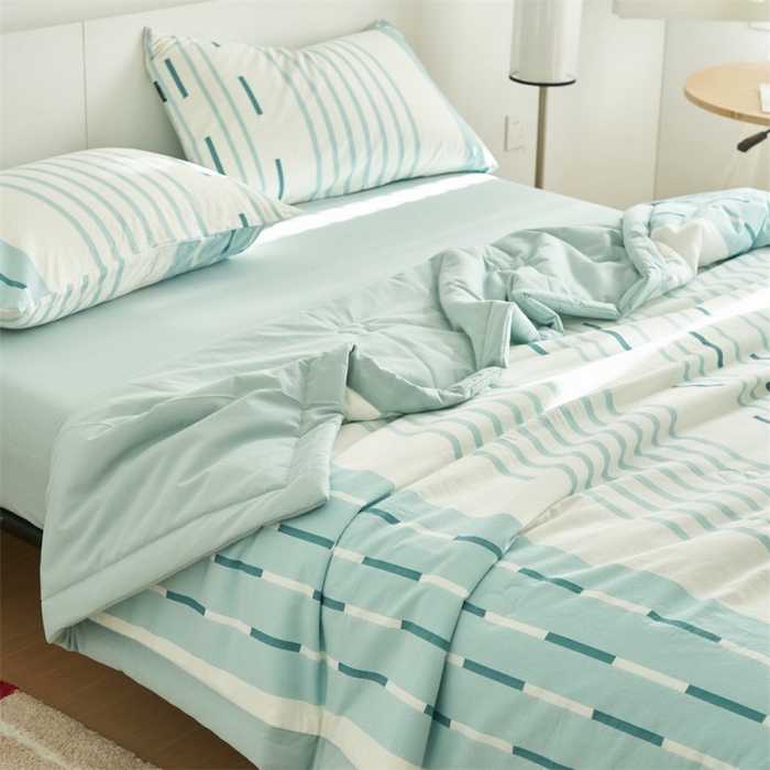 91家纺网 家纺一手货源 找家纺 金鹰 2025新款A类纯棉水洗棉三层条纹提花大豆夏被四件套 条纹-天蓝