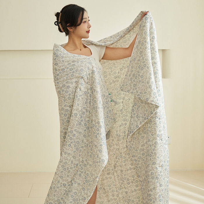 91家纺网 家纺一手货源 找家纺 畅销被业 2025新款凉感丝卡通系列印花夏被 小碎花