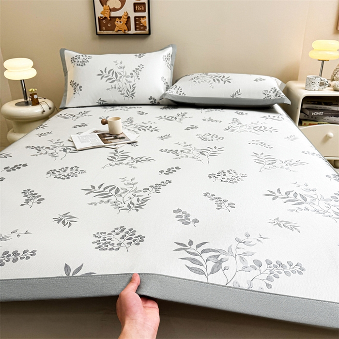 91家纺网 家纺一手货源 找家纺 雯豆2025夏季新品冰藤印花凉席三件套平铺绑带款冰丝凉席三件套 冰藤席-绑带款-赛里木花语