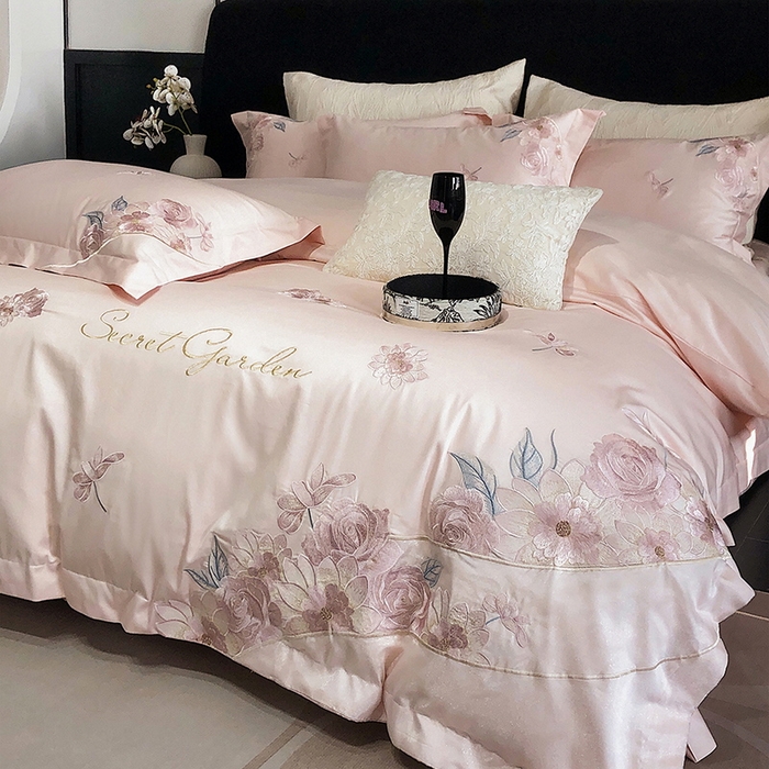 91家纺网 家纺一手货源 找家纺 2025新款全棉50s绣花刺绣款四件套 朵卿-粉