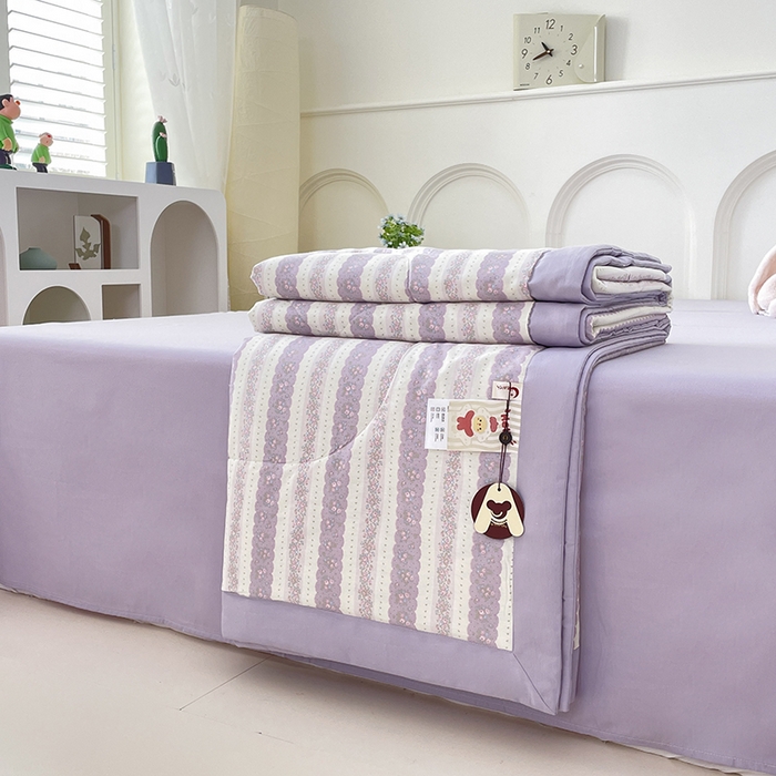 91家纺网 家纺一手货源 找家纺 宜家坊 2025新款全棉夏被碎花卡通小清新简约纯棉夏凉被夏被四件套三件套 紫朱华