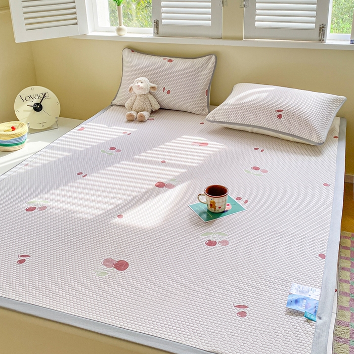 91家纺网 家纺一手货源 找家纺 缦卡琳家纺 2025新款按摩豆豆凉席三件套 樱桃