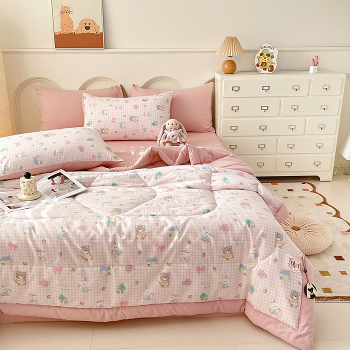 91家纺网 家纺一手货源 找家纺 宜家坊 2025新款全棉夏被碎花卡通小清新简约纯棉夏凉被夏被四件套三件套 小不点们