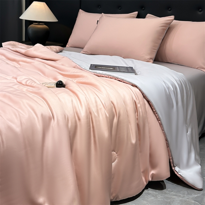 91家纺网 家纺一手货源 找家纺 金鹰 2025新款A类莱赛尔50天丝拼色空调被大豆夏被四件套 粉色