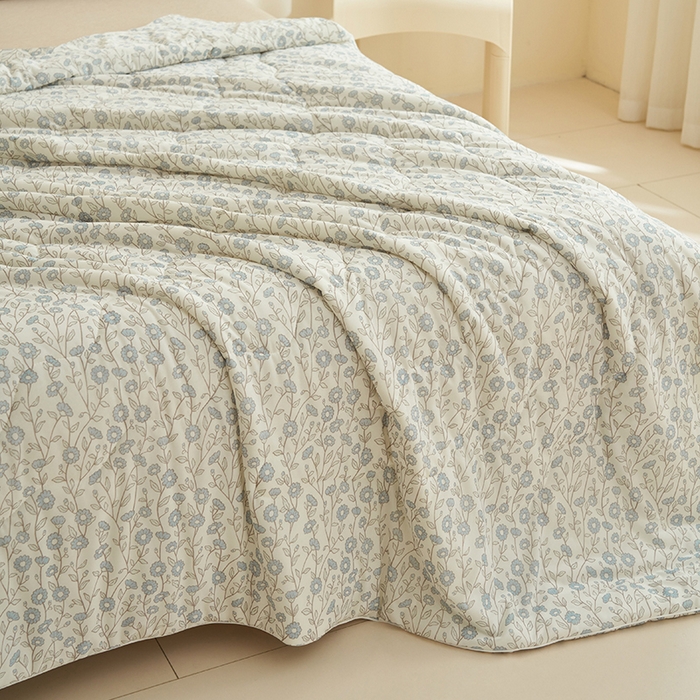 91家纺网 家纺一手货源 找家纺 畅销被业 2025新款凉感丝卡通系列印花夏被 小碎花