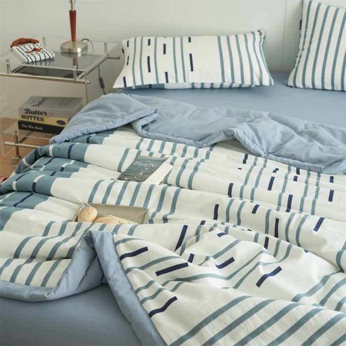 91家纺网 家纺一手货源 找家纺 金鹰 2025新款A类纯棉水洗棉三层条纹提花大豆夏被四件套 条纹-浅蓝