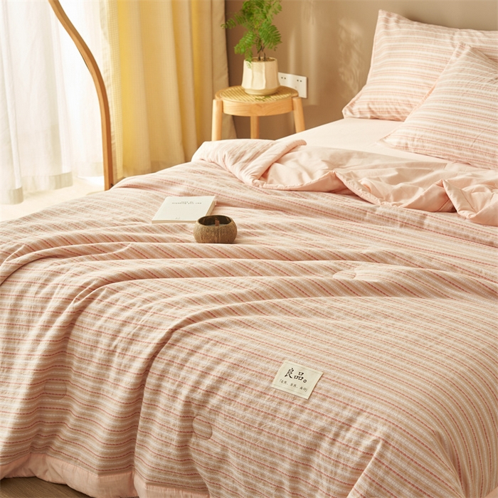91家纺网 家纺一手货源 找家纺 金鹰 2025新款A类纯棉提花条纹水洗棉大豆全棉夏被空调被四件套 条纹-豆沙