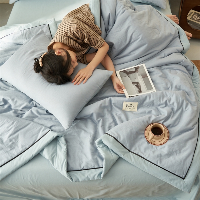 91家纺网 家纺一手货源 找家纺 2025新款新款A类纯棉双层纱大豆夏被四件套全棉空调被 天蓝色