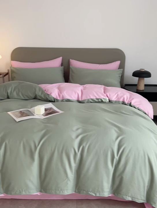 91家纺网 家纺一手货源 找家纺 2025年纯色双拼60支纯棉被套 抹茶绿+白桃粉