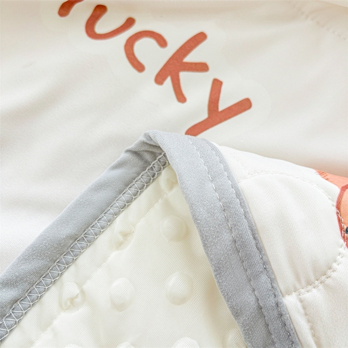 91家纺网 家纺一手货源 找家纺 雯豆2025夏季新品冰丝碳光凉席+凉感丝印花夏被四件套卡通小清新绑带席子四件套 冰丝夏被四件套-胖嘟嘟