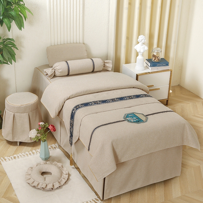 91家纺网 家纺一手货源 找家纺 芙怡 2025春夏新款8023款棉麻绒贴花美 容床罩-花漾系列 花漾-米黄