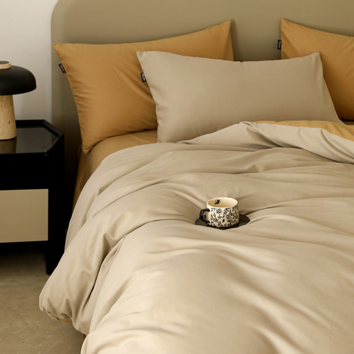 91家纺网 家纺一手货源 找家纺 2025年纯色双拼60支纯棉被套 岩石灰+卡其