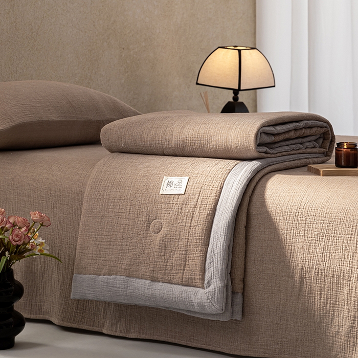 91家纺网 家纺一手货源 找家纺 吾诺 2025 纯色全棉泡泡双层纱夏被大豆夏被子被芯夏被四件套夏凉被空调被 奶茶棕