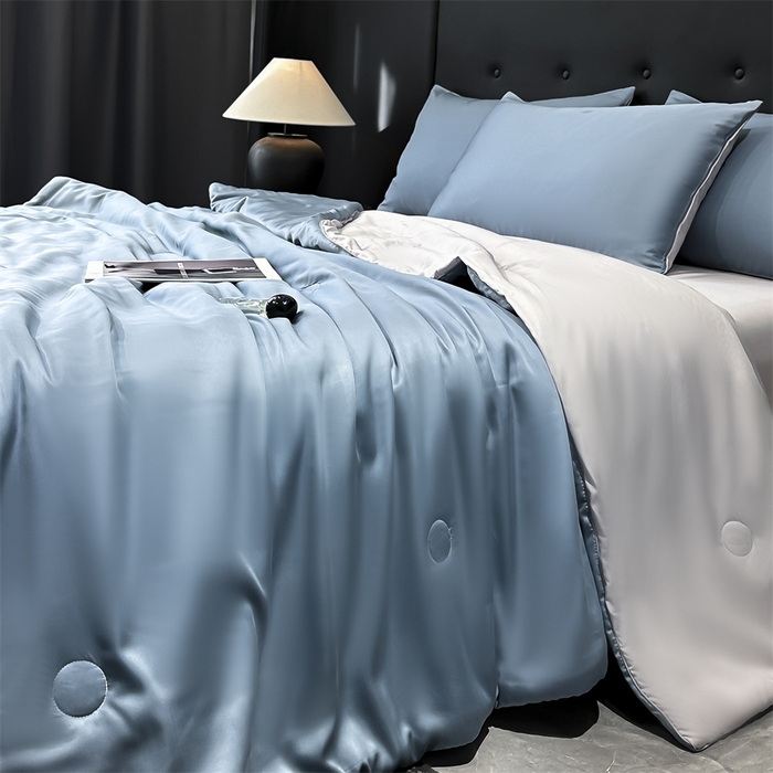 91家纺网 家纺一手货源 找家纺 金鹰 2025新款A类莱赛尔50天丝拼色空调被大豆夏被四件套 深蓝