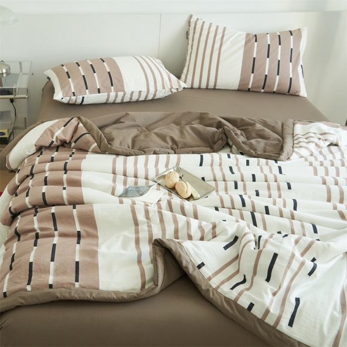 91家纺网 家纺一手货源 找家纺 金鹰 2025新款A类纯棉水洗棉三层条纹提花大豆夏被四件套 条纹-浅驼