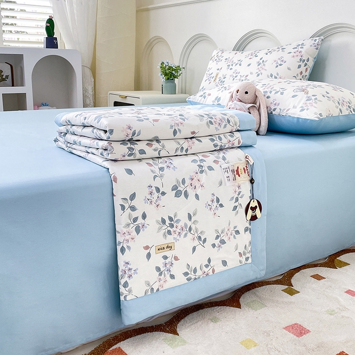 91家纺网 家纺一手货源 找家纺 宜家坊 2025新款全棉夏被碎花卡通小清新简约纯棉夏凉被夏被四件套三件套 叶情并茂