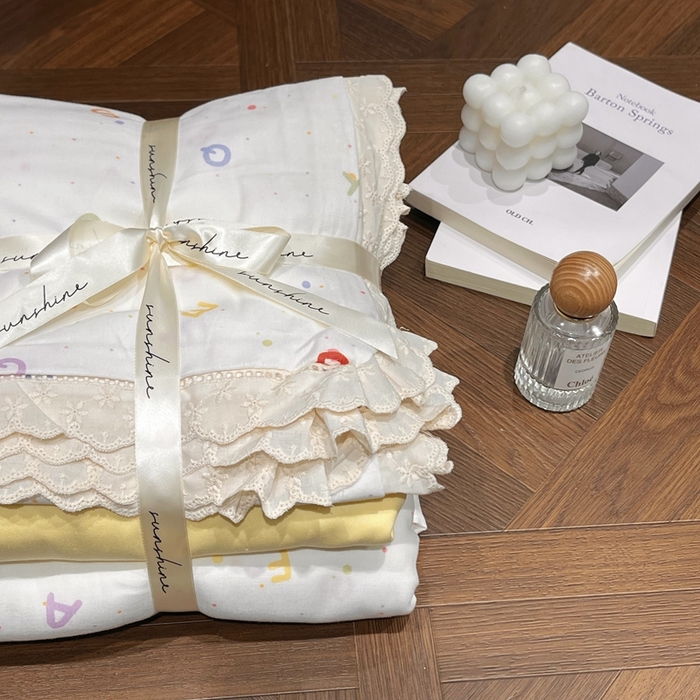 91家纺网 家纺一手货源 找家纺 荣轩家居 2025新款全棉双层纱镂空花边工艺款四件套晴日砂糖