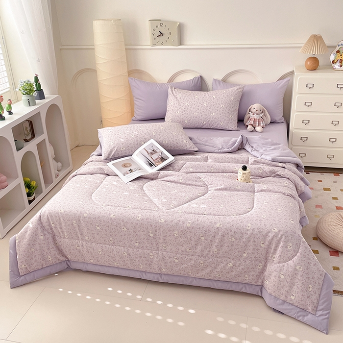 91家纺网 家纺一手货源 找家纺 宜家坊 2025新款全棉夏被碎花卡通小清新简约纯棉夏凉被夏被四件套三件套 紫色小兔