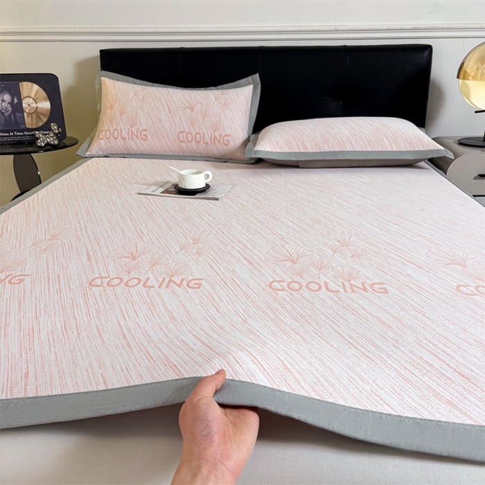 91家纺网 家纺一手货源 找家纺 雯豆2025中分子PE凉感冰丝凉席三件套平铺绑带款席子 银杏叶PE席-粉