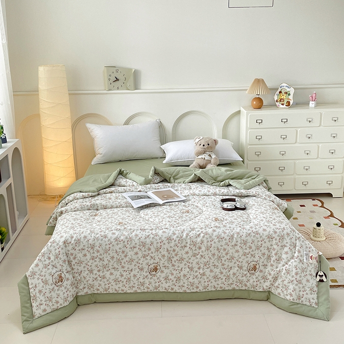 91家纺网 家纺一手货源 找家纺 宜家坊 2025新款全棉夏被碎花卡通小清新简约纯棉夏凉被夏被四件套三件套 碎花小熊