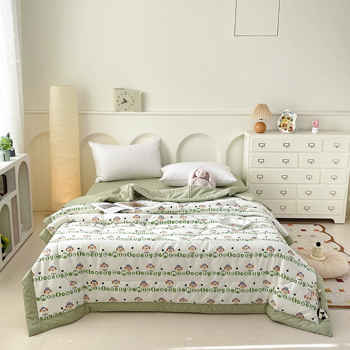 91家纺网 家纺一手货源 找家纺 宜家坊 2025新款全棉夏被碎花卡通小清新简约纯棉夏凉被夏被四件套三件套 字母狗