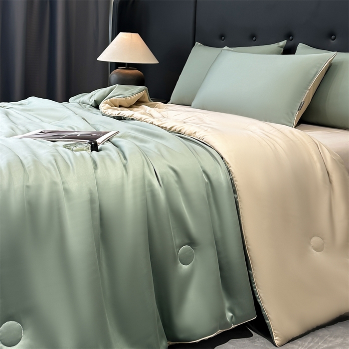 91家纺网 家纺一手货源 找家纺 金鹰 2025新款A类莱赛尔50天丝拼色空调被大豆夏被四件套 翡翠绿