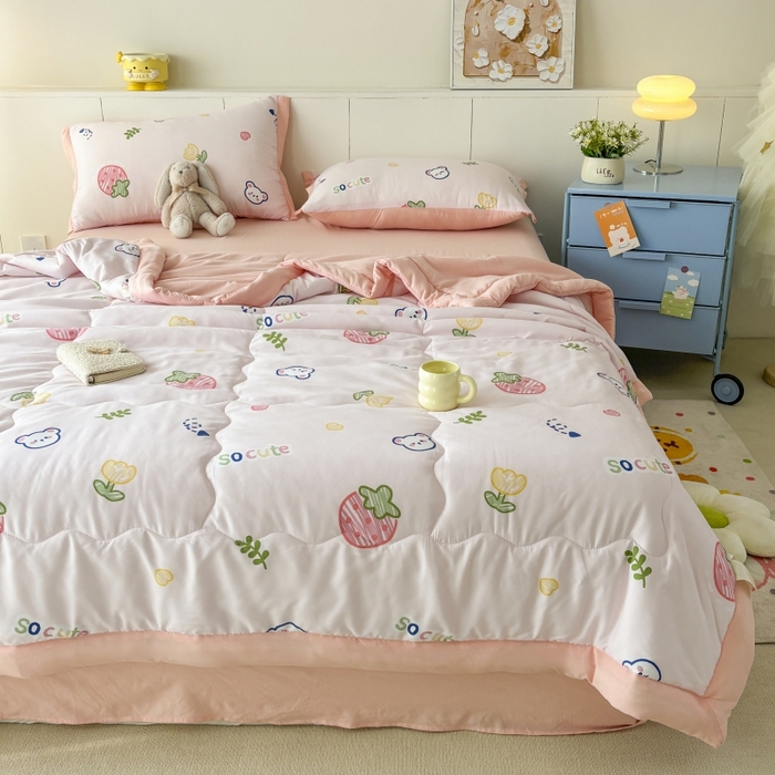 91家纺网 家纺一手货源 找家纺 梦舒羽2025新款小清新系列水洗棉夏被 草莓日记