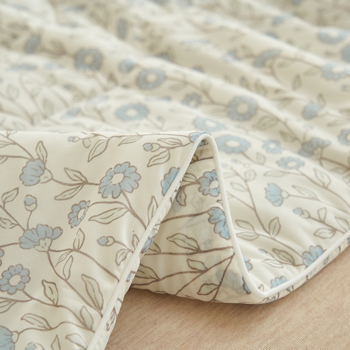 91家纺网 家纺一手货源 找家纺 畅销被业 2025新款凉感丝卡通系列印花夏被 小碎花